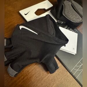 Nike Women’s Black Fitness Gloves with White Swoosh